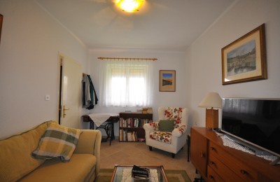 House with a beautiful yard in a quiet location in the center of Istria 8