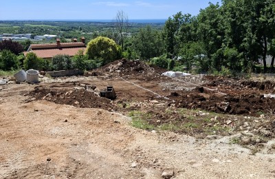 Zazidljivo zemljišče z gradbenim dovoljenjem in pogledom na morje za dvojček!
