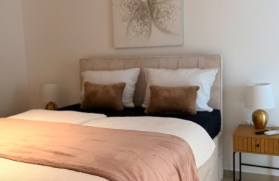 Istra, Poreč – Luksuzno stanovanje v zadnji etaži z dvema terasama in masažno kadjo 11