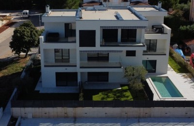 Poreč, Luxury House with Pool and Sea View! 5