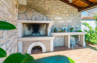 Istra, Poreč okolica - Samostojeća kuća s bazenom i mediteranskim vrtom – mirna lokacija 9
