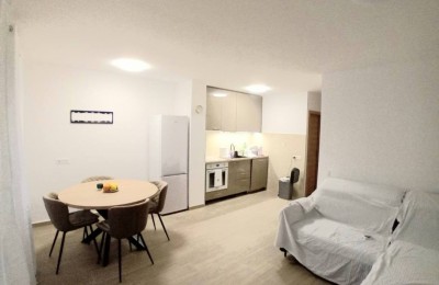 Istra, območje Poreča - Prenovljeno stanovanje, 40 m2, drugo nadstropje, balkon