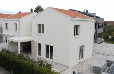 Funtana, super prilika, super lokacija - namještena kuća u blizini mora!!!