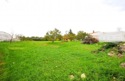 Baugrundstück für zwei Villen mit Swimmingpool in ruhiger Lage 4