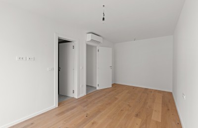 Stan u Novigradu u luksuznoj zgradi, 1. kat, 82,7m2, parking, bazen 3