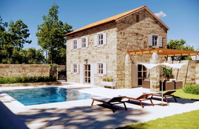 Detached stone house with underfloor heating and swimming pool