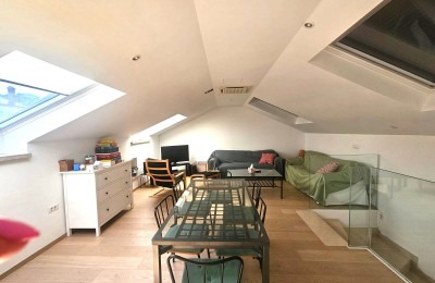 Renovirana kamena kuća na tri etaže u Funtani 3